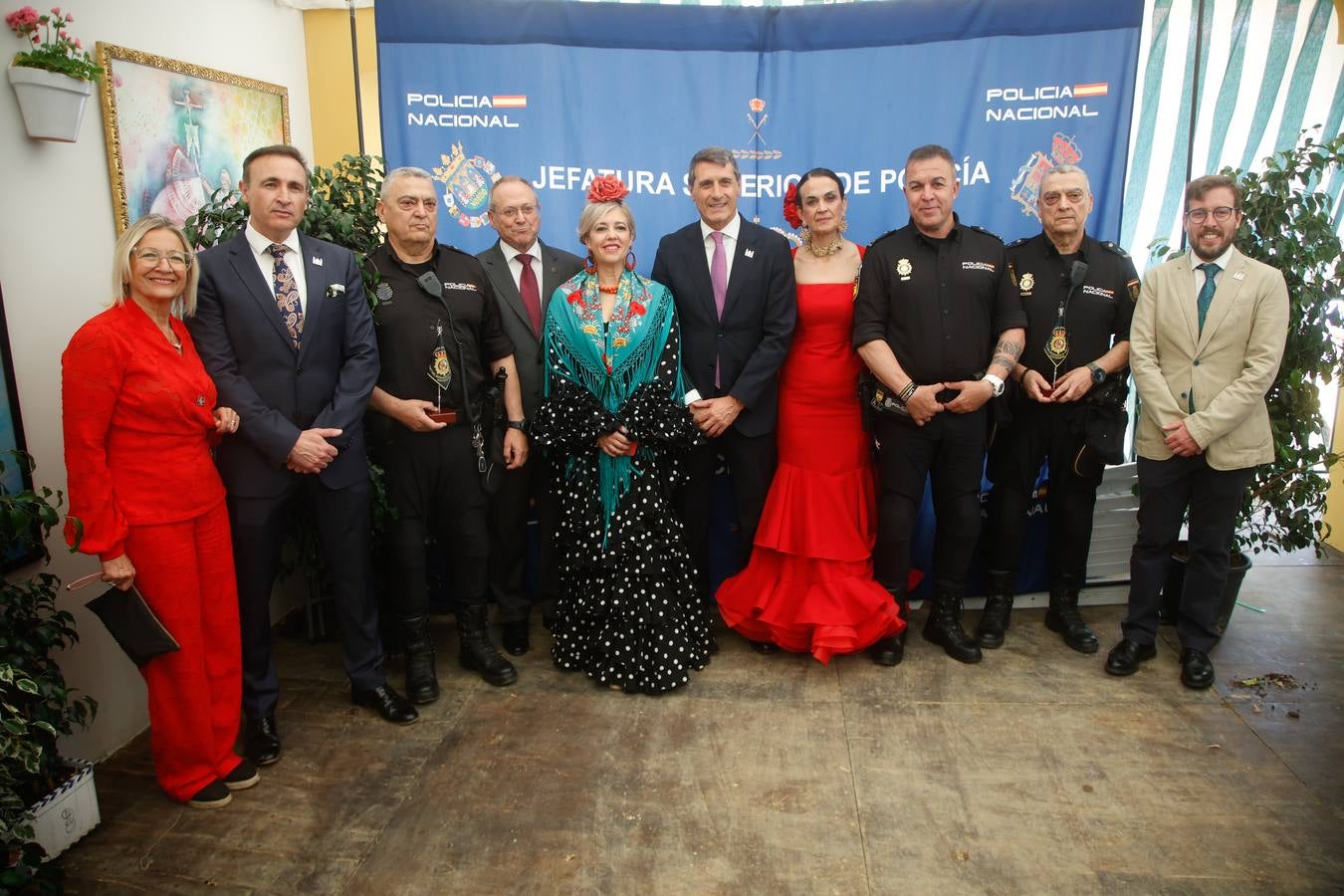 Recepción de la Policía Nacional. Carmen Tovar, Ernesto López, Manuel Manchado, Isabel Mayo, Pedro Fernández, Maria Dolores López, Muñoz Patin, José Manchado y Francisco Toscano