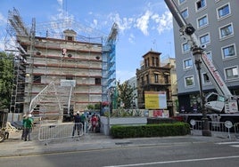 Desmontan la estructura que protegía la cubierta de la antigua iglesia de San Hermenegildo