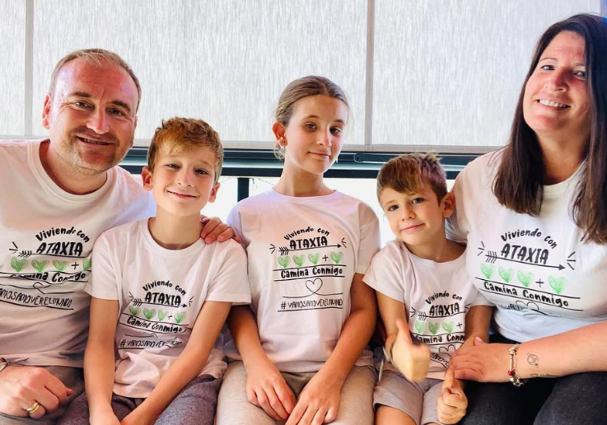 Jose y Marian junto a sus tres hijos Carolina, Daniel y Hugo, diagnosticados con Ataxia de Friedreich