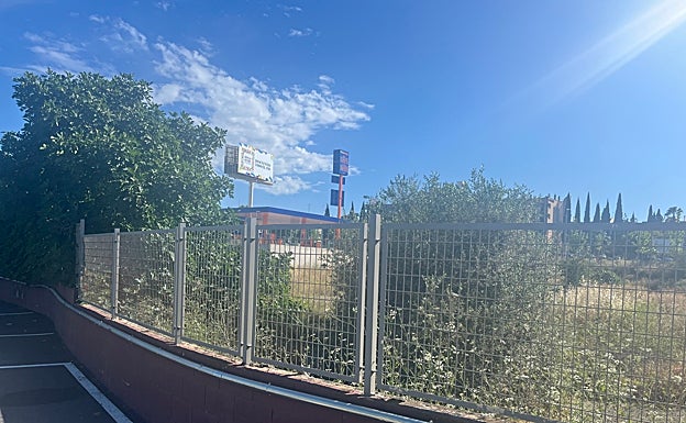 Parcela en la que próximamente se levantará un hotel, en avenida Ingeniero José Luis Prats