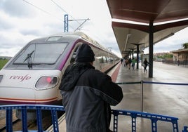 Más de 1.800 aspirantes se presentan este sábado en Sevilla a las pruebas para operador comercial de Renfe