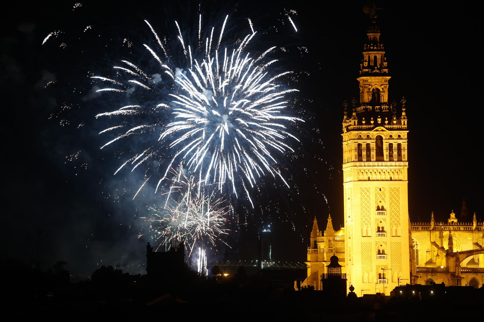 Fuegos artificiales para cerrar la Feria de Sevilla 2025