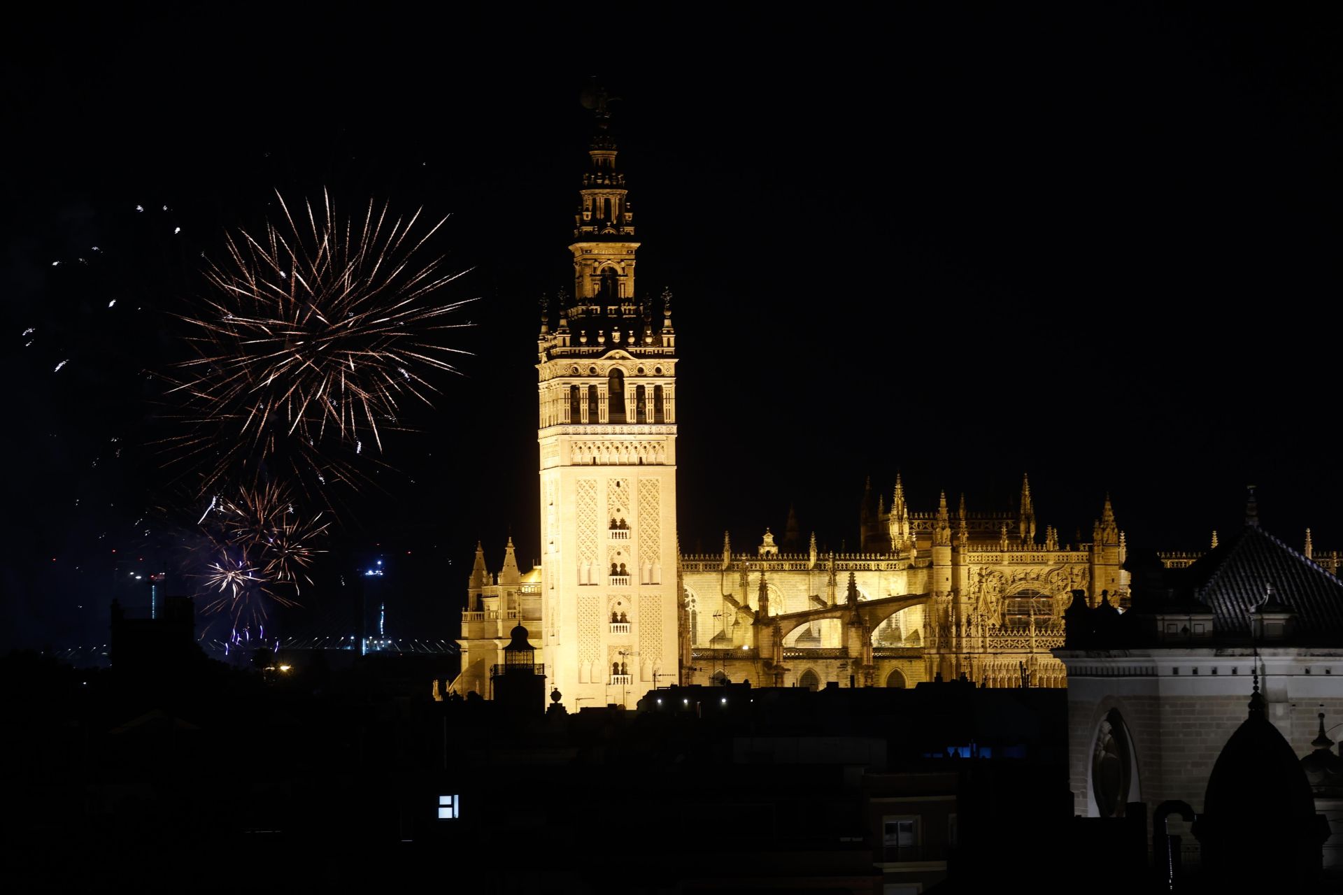 Fuegos artificiales para cerrar la Feria de Sevilla 2025