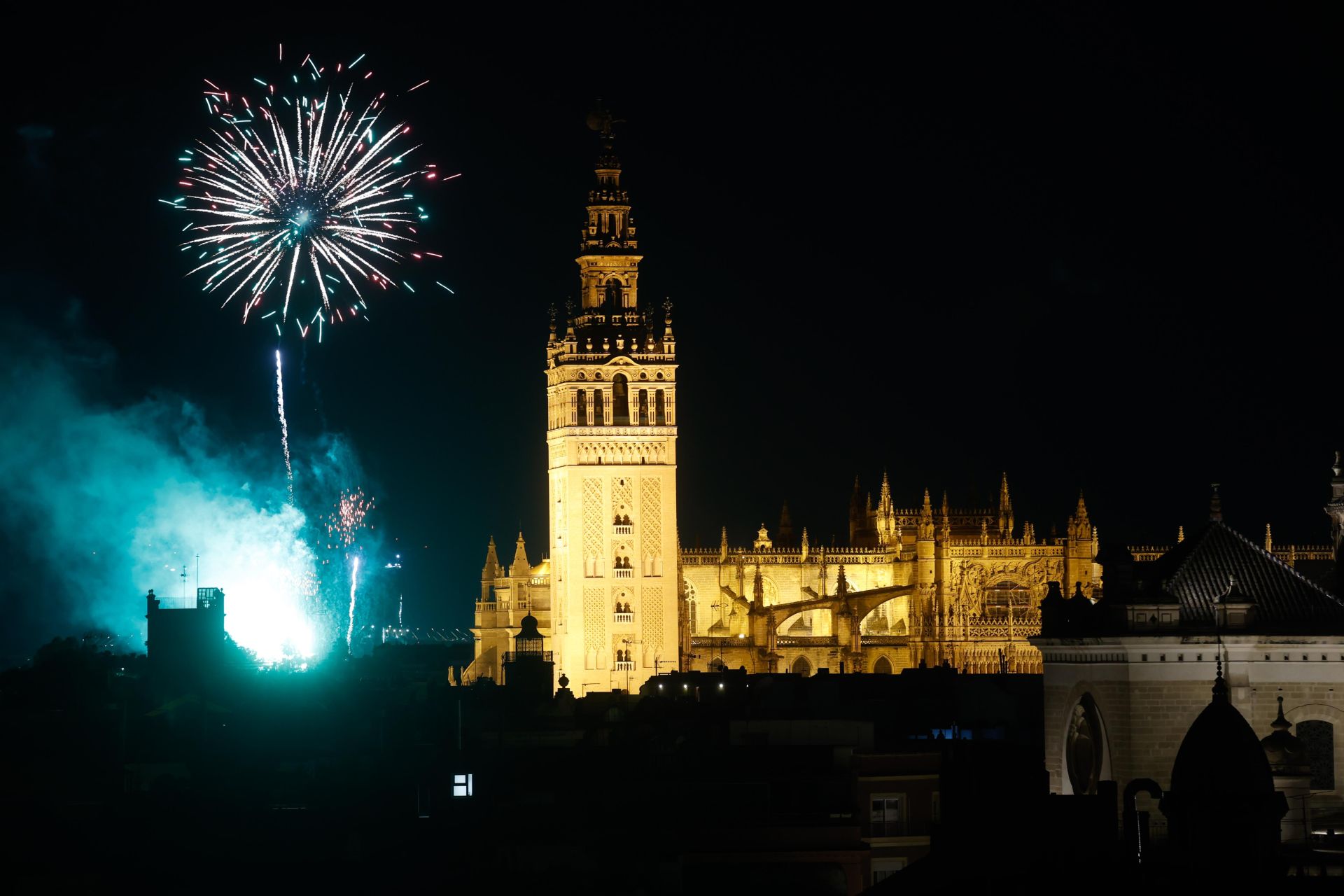 Fuegos artificiales para cerrar la Feria de Sevilla 2025