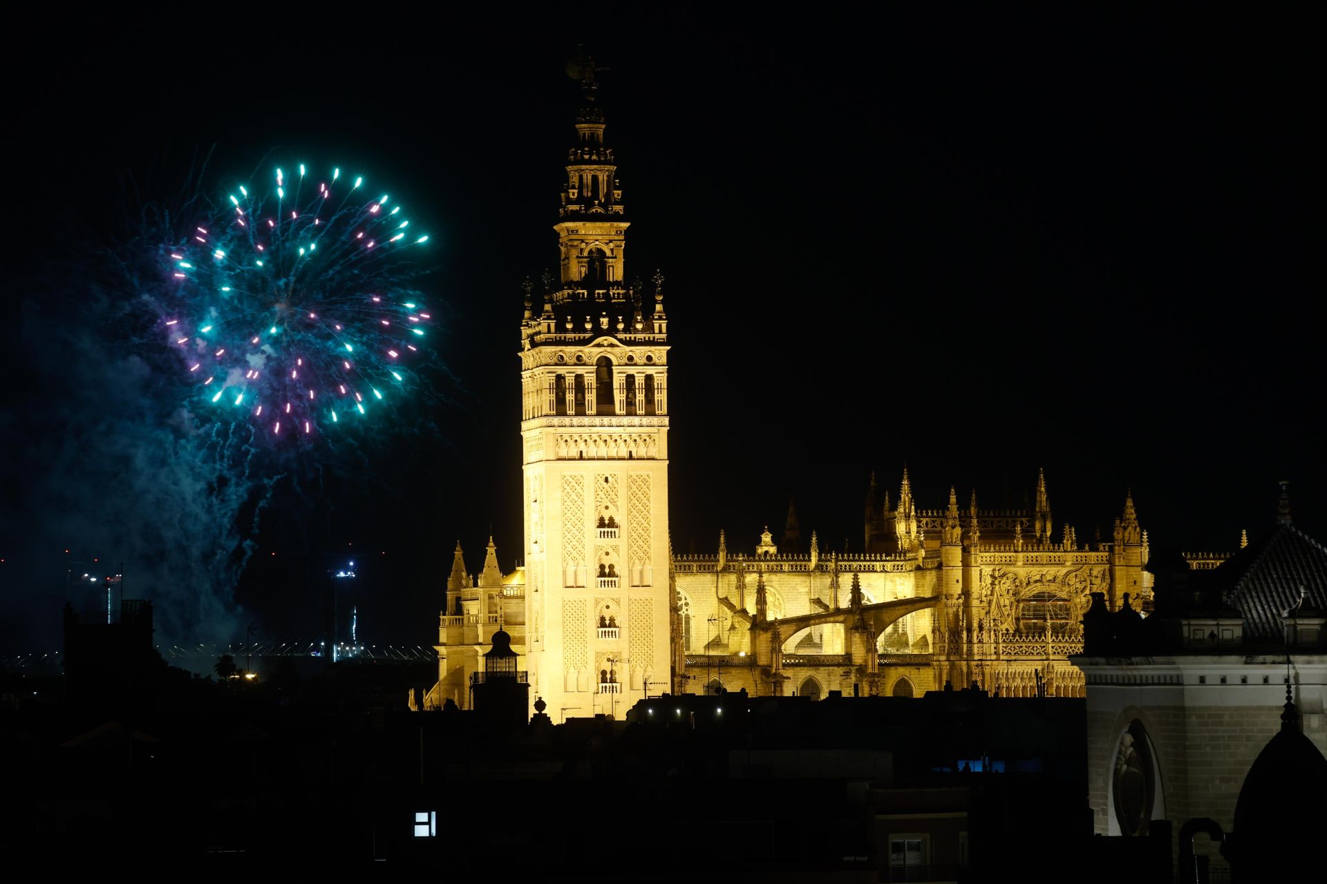 Fuegos artificiales para cerrar la Feria de Sevilla 2025