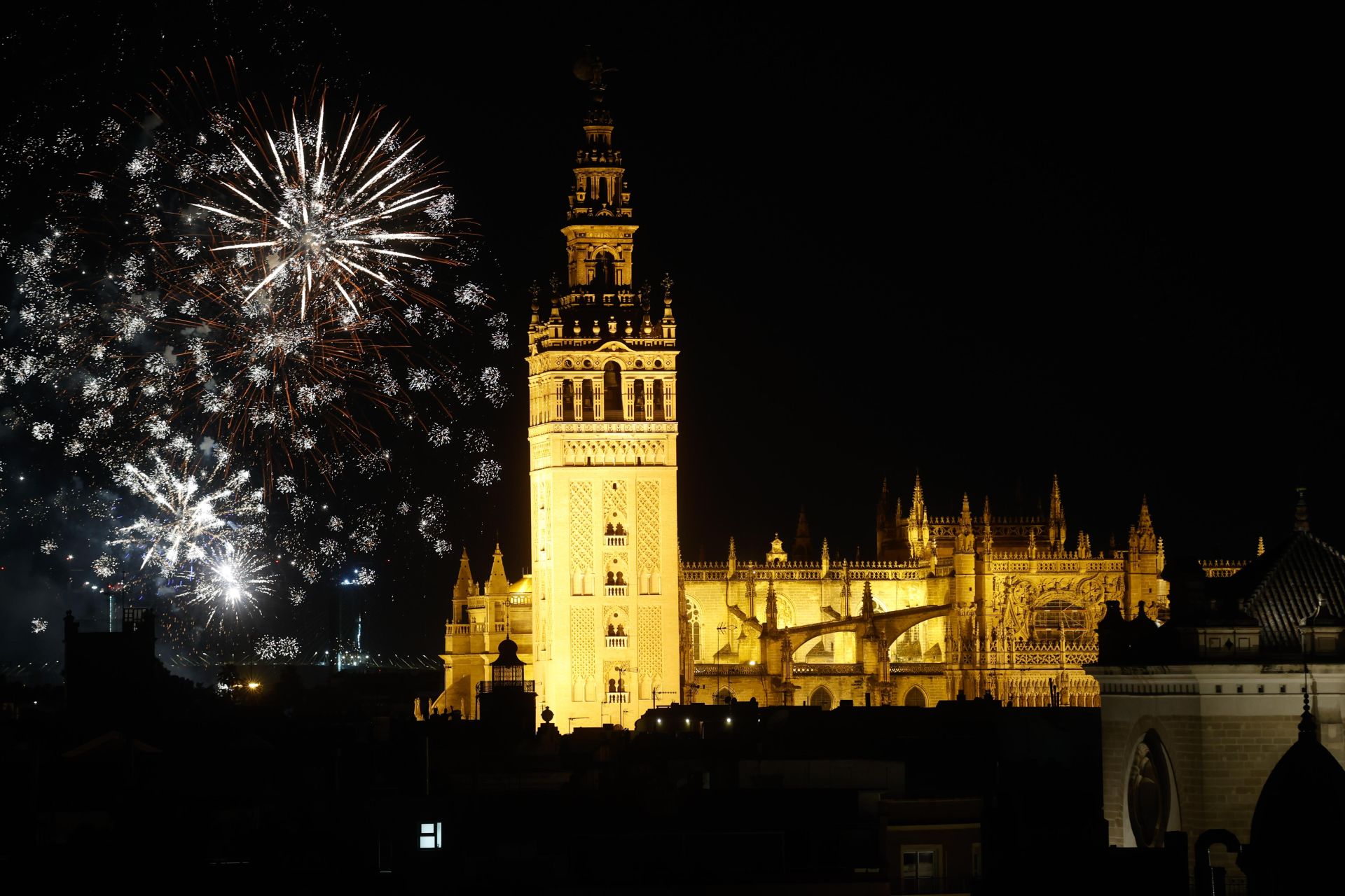 Fuegos artificiales para cerrar la Feria de Sevilla 2025