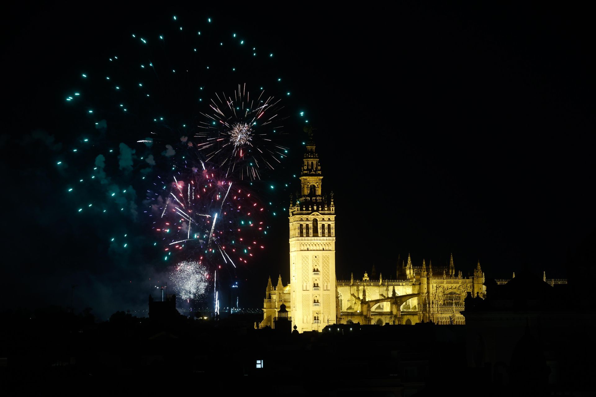 Fuegos artificiales para cerrar la Feria de Sevilla 2025