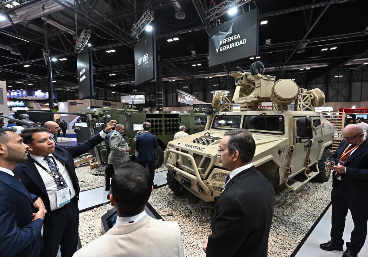 Ambiente en la primera jornada de la Feria de Defensa Feindef