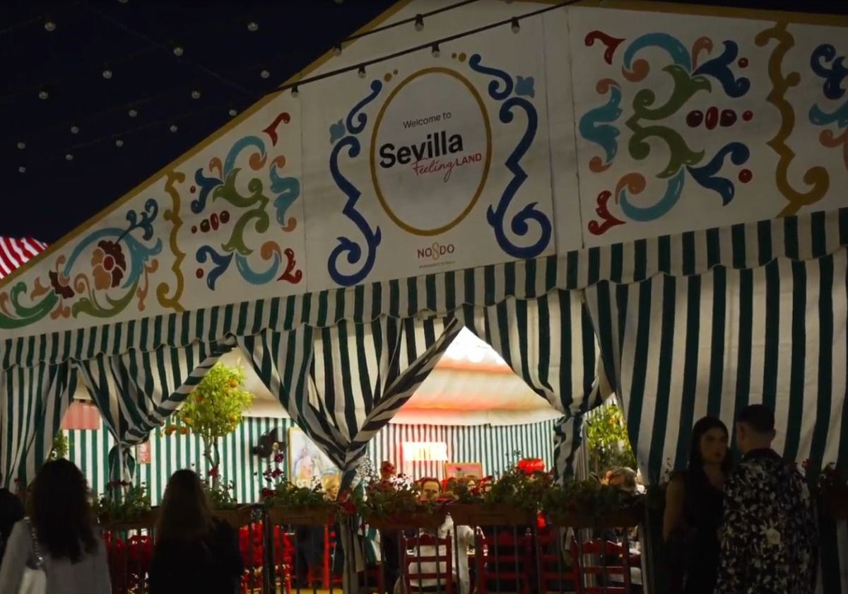 La caseta de Turismo del Ayuntamiento de Sevilla, donde se celebró el pescaíto de Vanity Fair