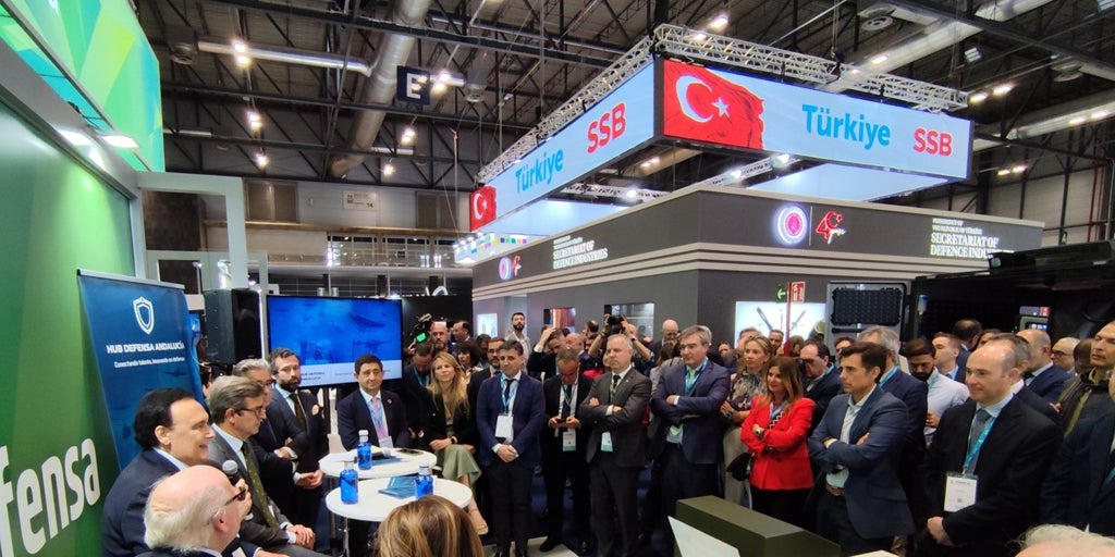 Las empresas del metal de Sevilla presentan en la Feria de Defensa el hub de seguridad andaluz