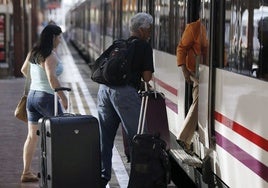 Renfe habilita 70 autobuses para los usuarios del Media Distancia Sevilla-Málaga por las obras en las vías de este fin de semana