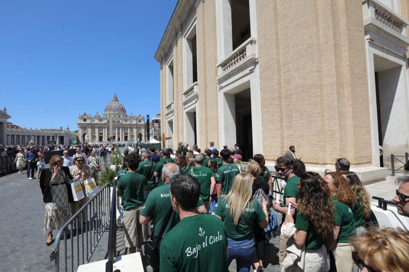 Gran expectación en San Pedro para ver al Cachorro y a la Esperanza de Málaga