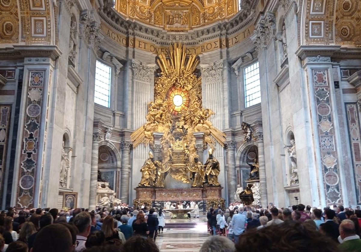 Misa oficiada por Saiz Meneses en la Basílica de San Pedro