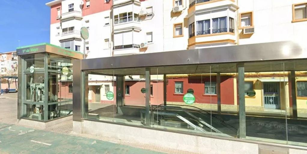 El acusado de matar con un destornillador a un hombre junto a una parada del metro de Sevilla alega «legítima defensa en una pelea»