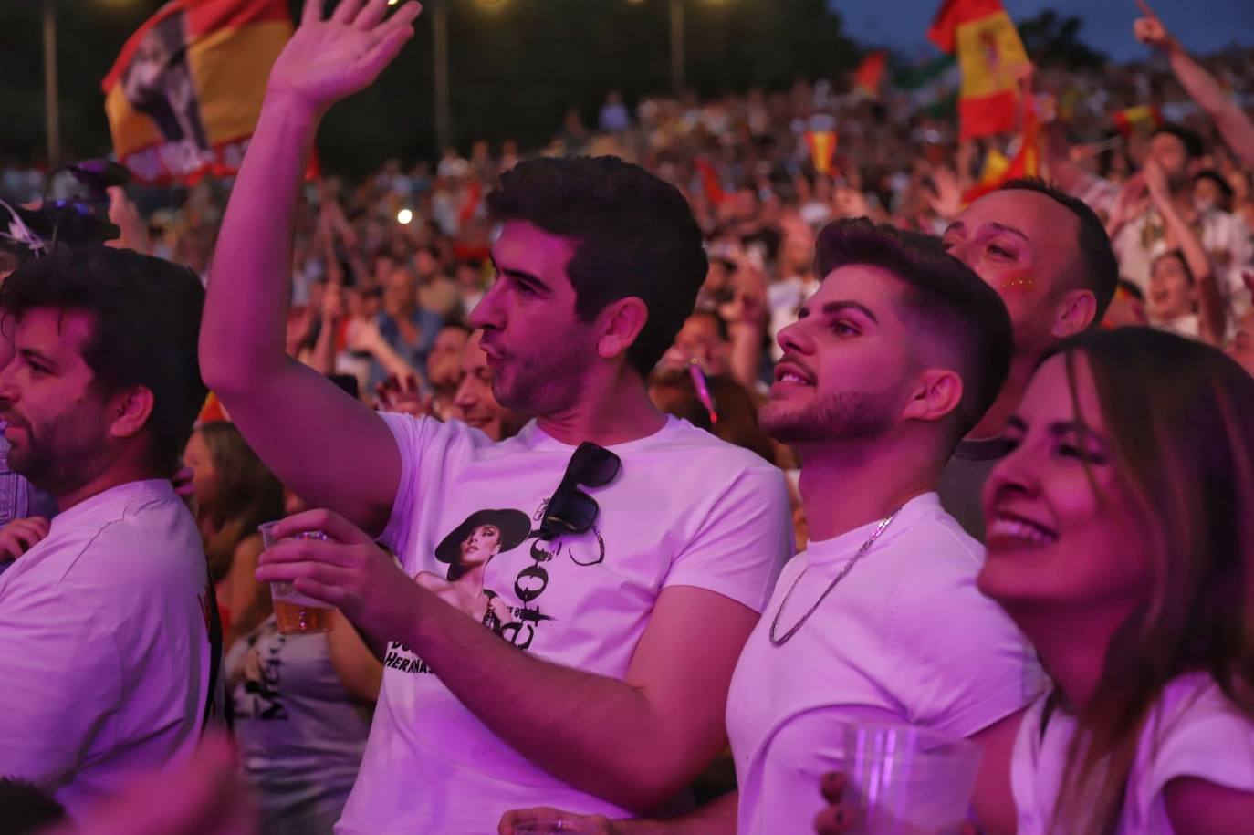 Numeroso público en el Auditorio Municipal 'Los del Río' donde se está retransmitiendo la gala de Eurovisión