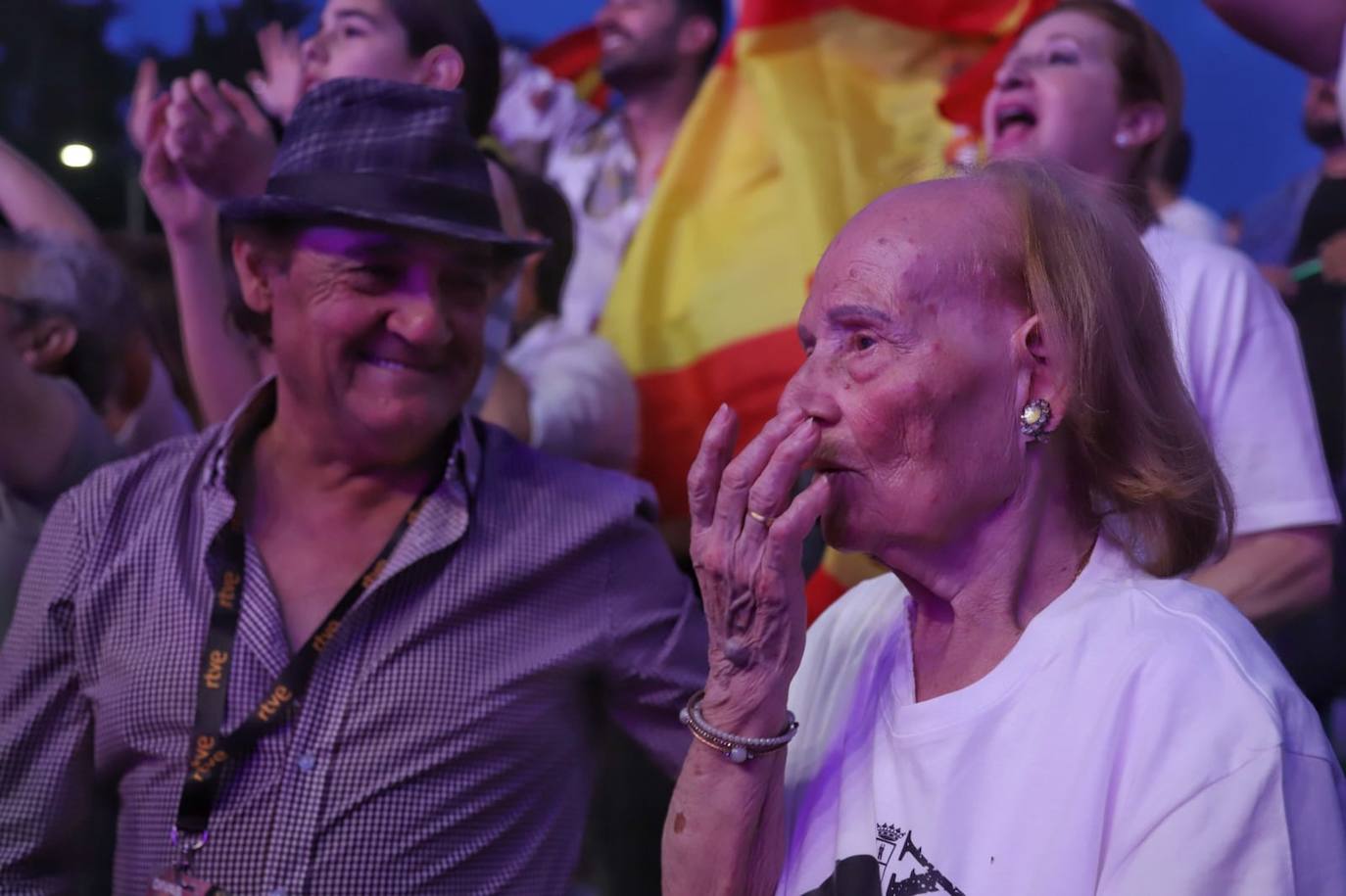 Numeroso público en el Auditorio Municipal 'Los del Río' donde se está retransmitiendo la gala de Eurovisión