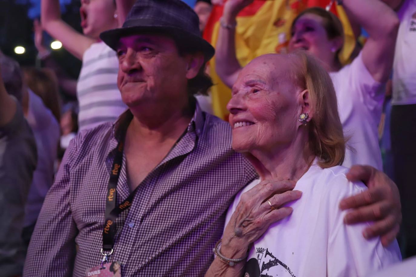 Numeroso público en el Auditorio Municipal 'Los del Río' donde se está retransmitiendo la gala de Eurovisión