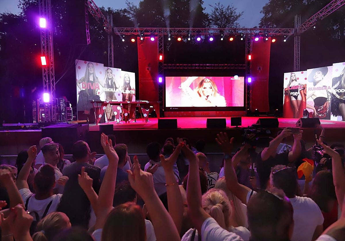Retransmisión en el Auditorio Municipal 'Los del Río' de la actuación de Melody en el Festival de Eurovisión