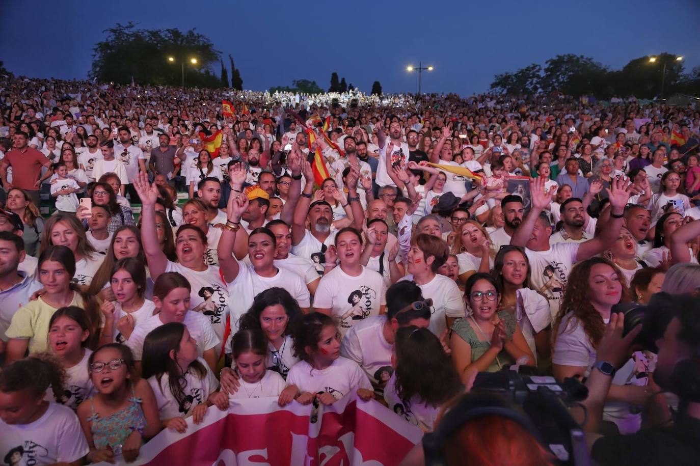 Numeroso público en el Auditorio Municipal 'Los del Río' donde se está retransmitiendo la gala de Eurovisión