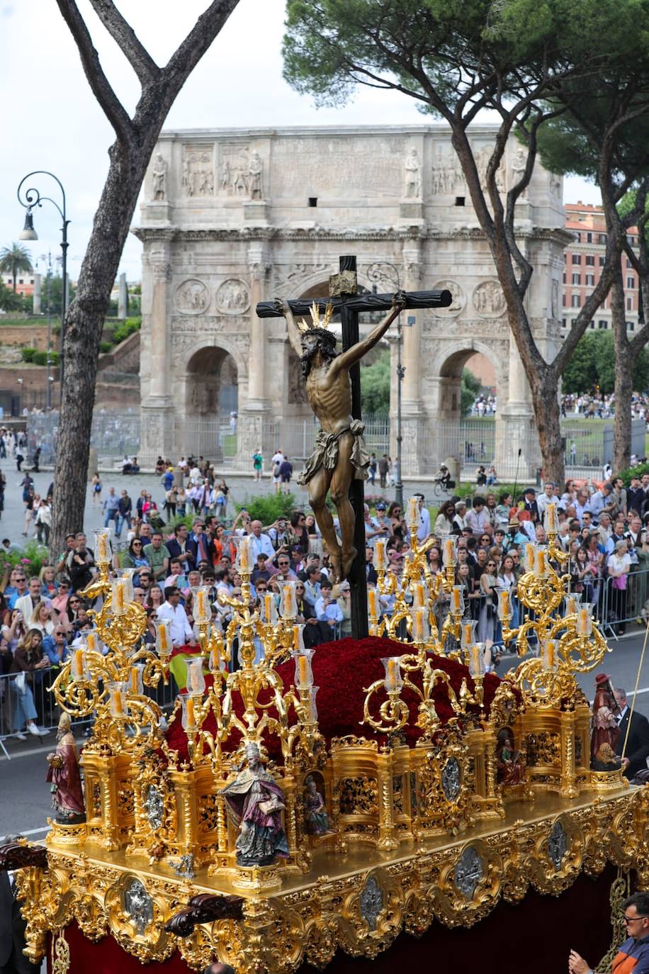 El Cristo de la Expiración del Cachorro  por las calles de Roma