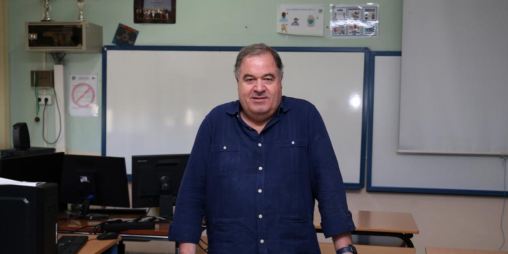 «los maestros tenemos dos meses de vacaciones de verano, navidad y feria pero no es lo mismo estar seis horas en clase con niños que en un despacho»