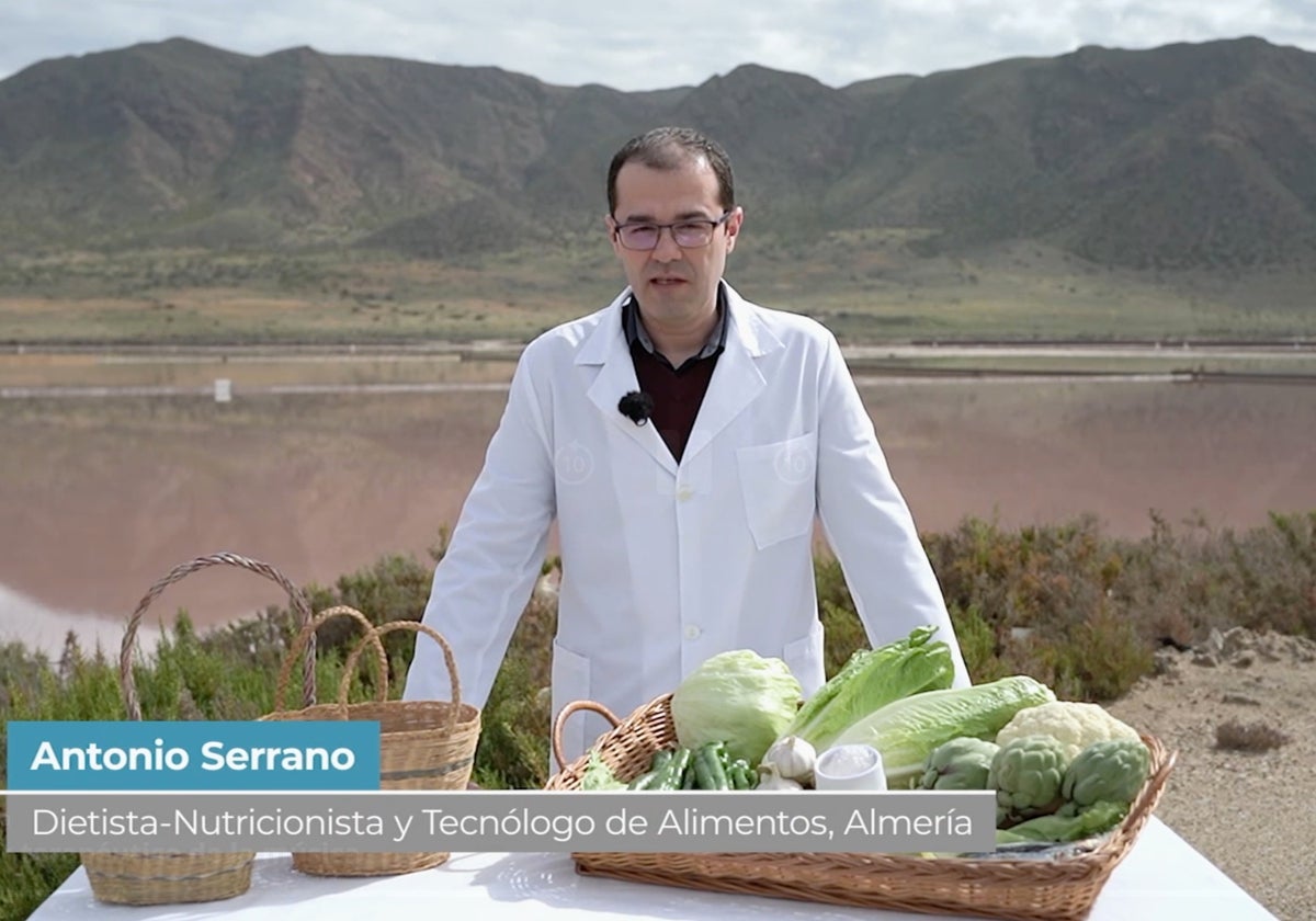 El nutricionista Antonio Serrano durante su intervención en el programa 'Salud al Día' de Canal Sur