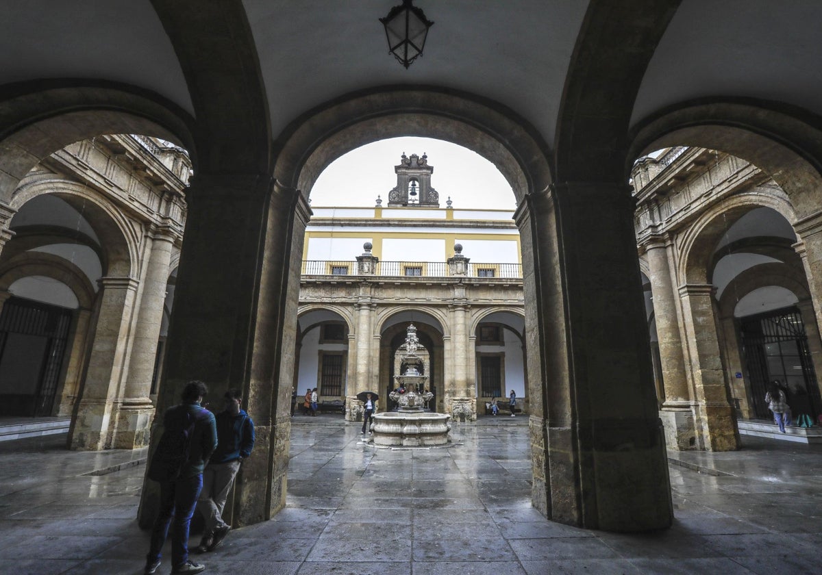 Uno de los patio del Rectorado de la Universidad de Sevilla