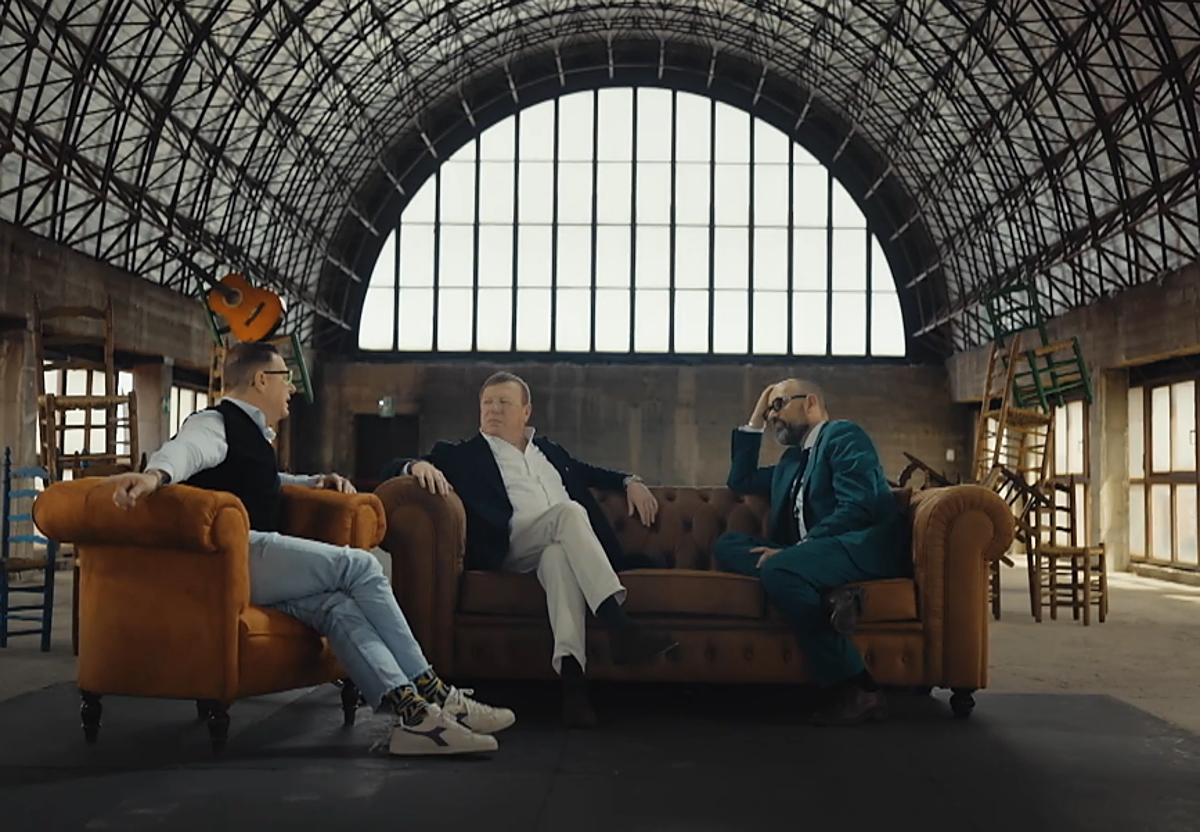 Los Morancos en uno de los momentos del programa junto a Risto Mejide