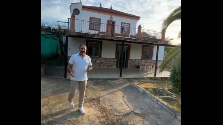 Se venden dos chalets por 189.000 euros en Sevilla: «El que lo compre me tiene que invitar a un gazpacho»