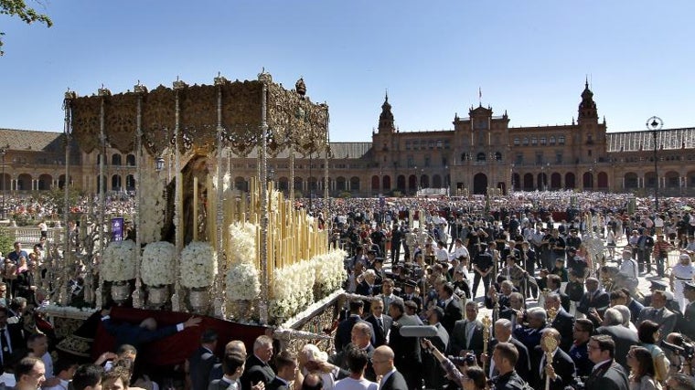 La Macarena en la plaza de España el 31 de mayo de 2014