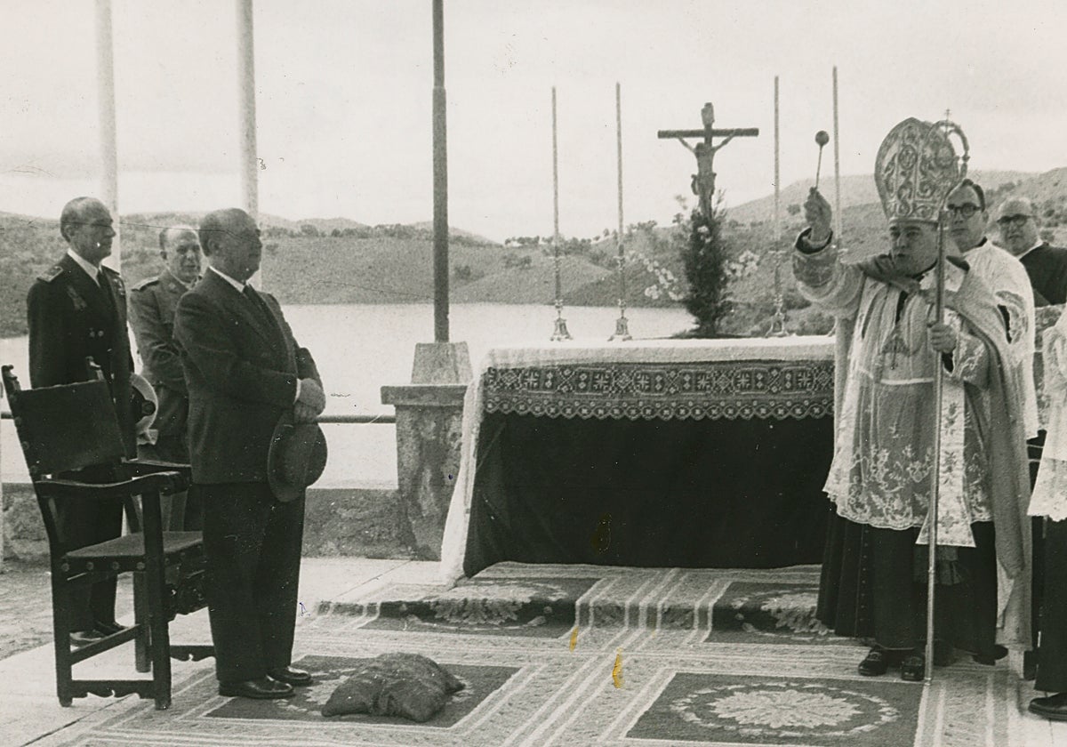 Inauguración del pantano de la Minilla en 1956 a cargo del jefe del Estado, Francisco Franco