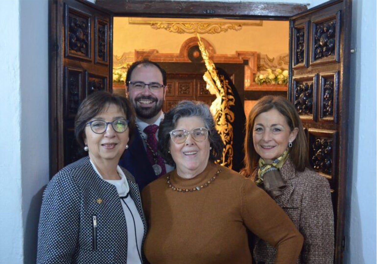 Lourdes García Fernández en el centro de la imagen
