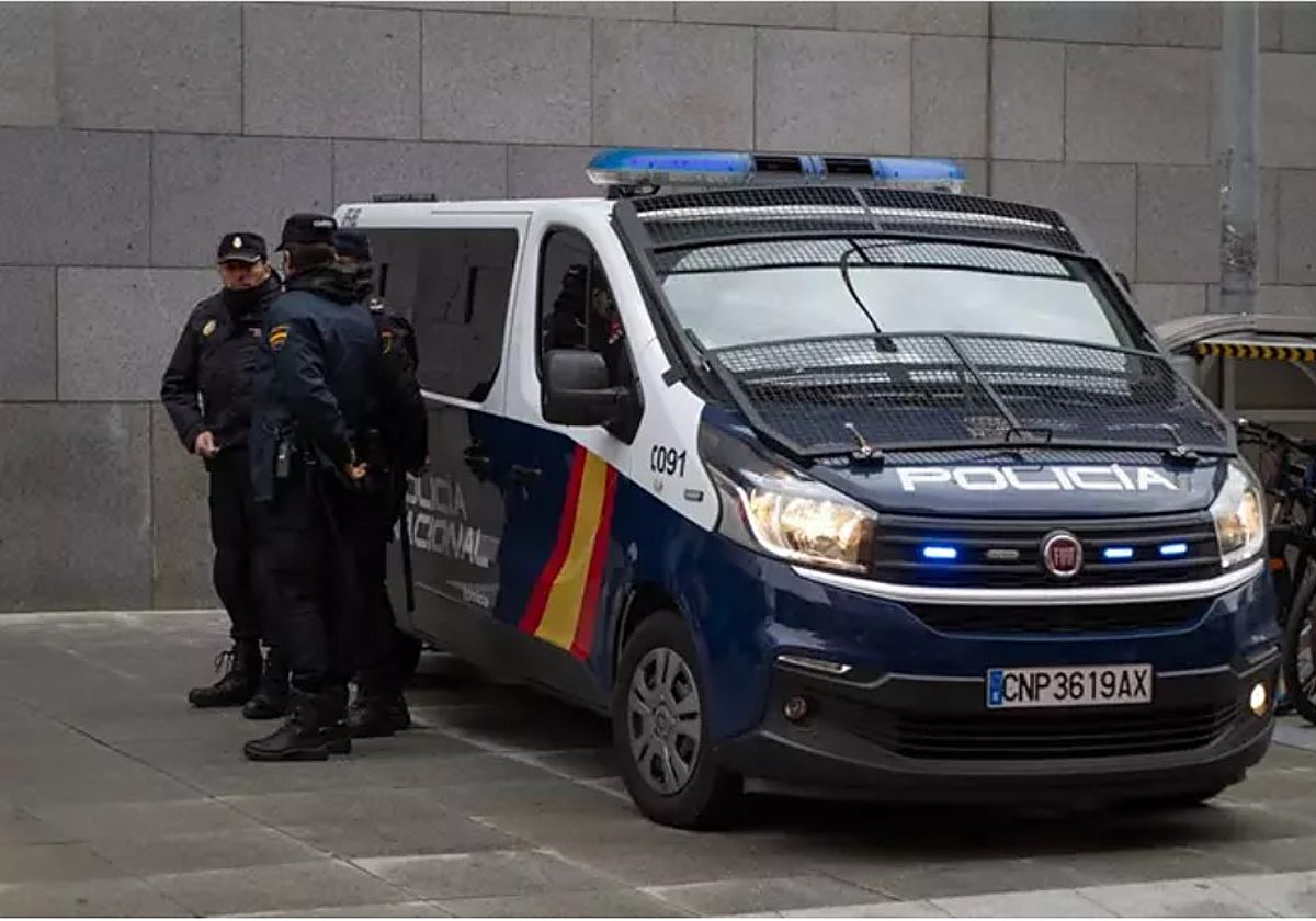 Una imagen de archivo de un furgón de la Policía Nacional