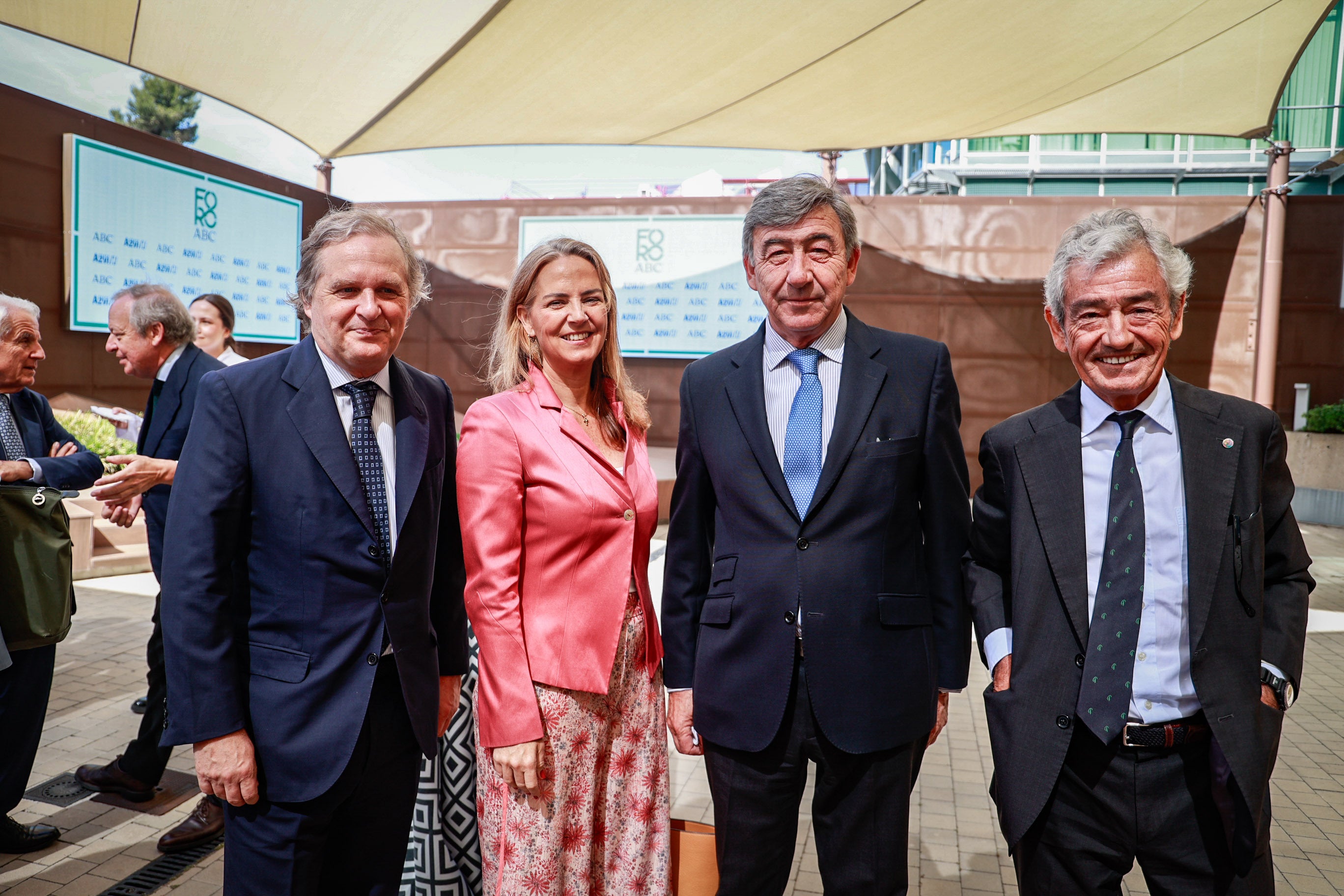 Ignacio Ybarra, Sol Cruz, Santiago de León y José María Pacheco