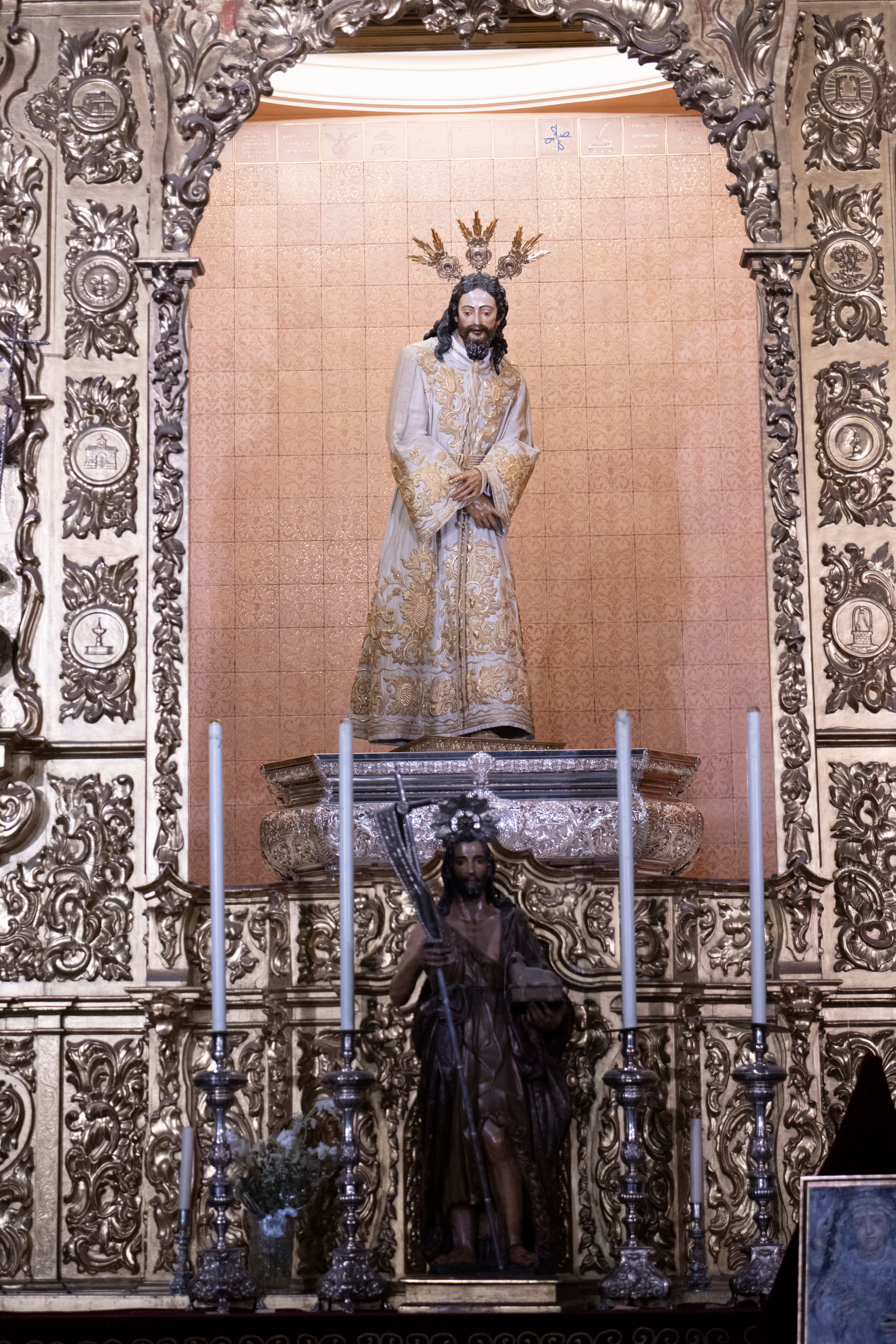Las imágenes del Señor del Silencio presidiendo San Juan de la Palma