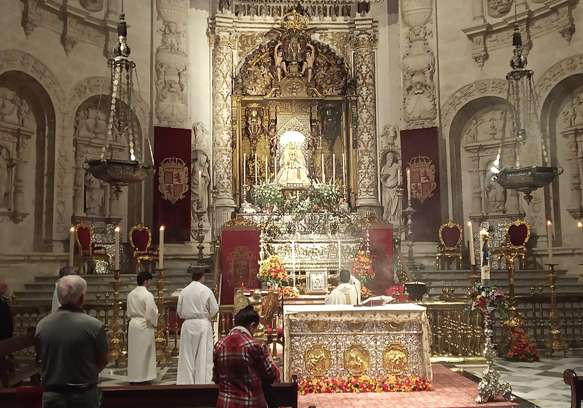 Misa en la Capilla Real de la Catedral de Sevilla por el triduo de San Fernando