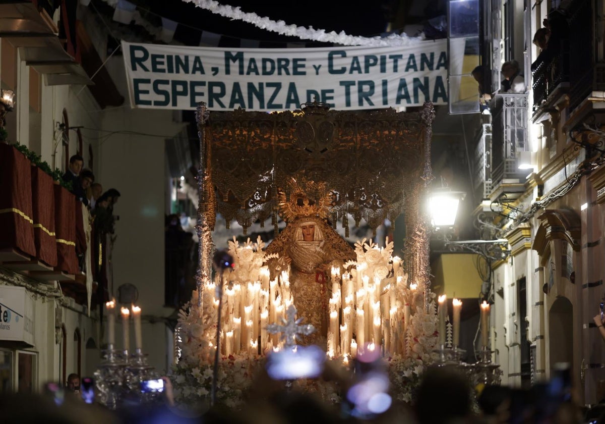 Regresa la Esperanza de Triana tras la Magna de diciembre del año pasado