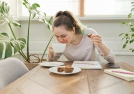 Los alimentos que te ayudarán a rendir en el examen de Selectividad, según la nutricionista Rosa Fernández: «La clave no es el café»