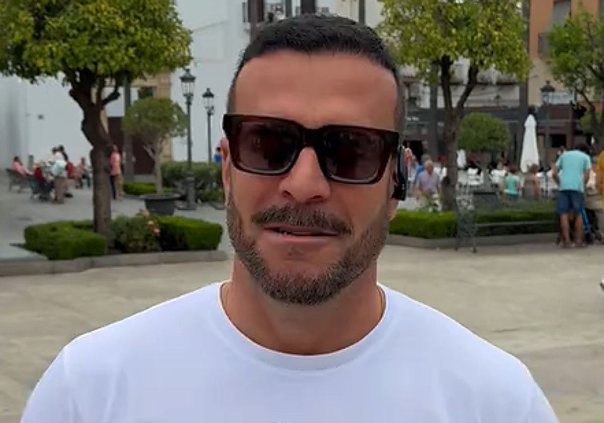 Domi Vélez analizando tostadas en Tik Tok