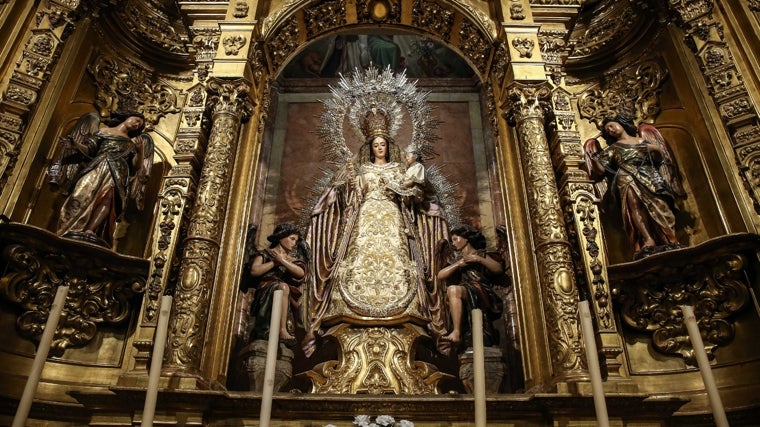 La Virgen del Rosario, el pasado domingo en la basílica de la Macarena