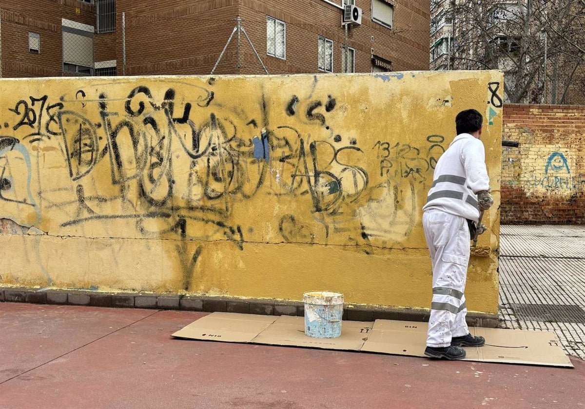 Archivo. Limpieza de pintadas