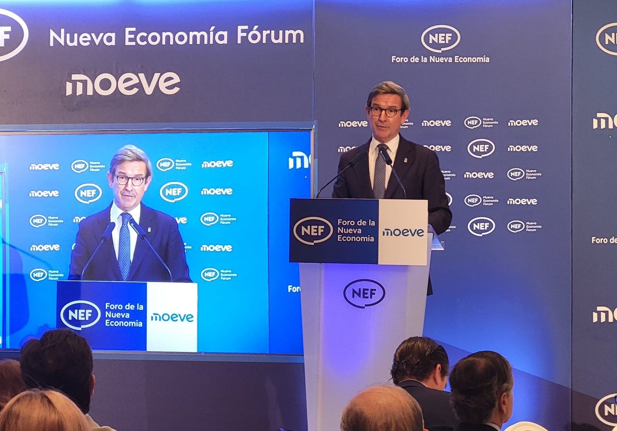 El consejero de Industria, Jorge Paradela, en el foro de Nueva Economía