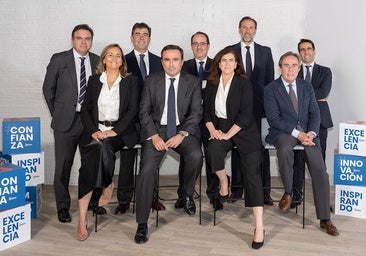 Los miembros del comité de dirección junto al director general, Ricardo Pumar