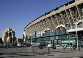 El Betis aplaza el derribo de la grada de Preferencia del Villamarín al menos hasta el mes de agosto