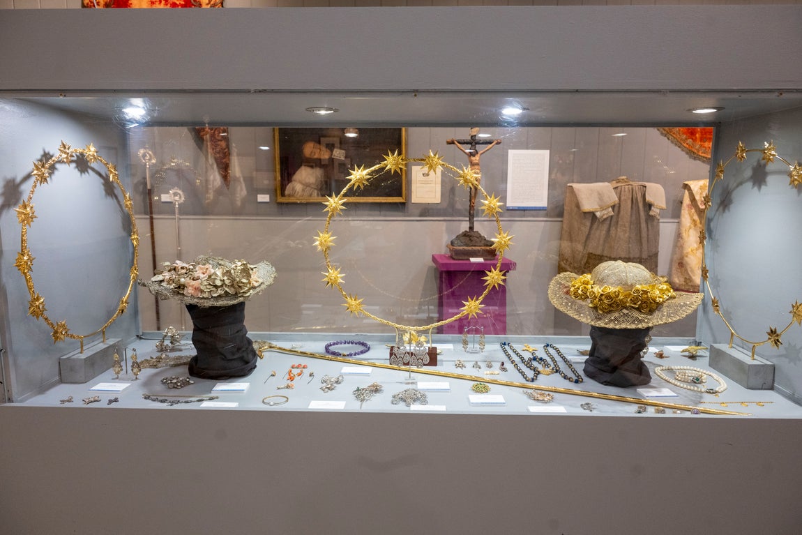 Exposición de la Pastora de Santa Marina en el Mercantil