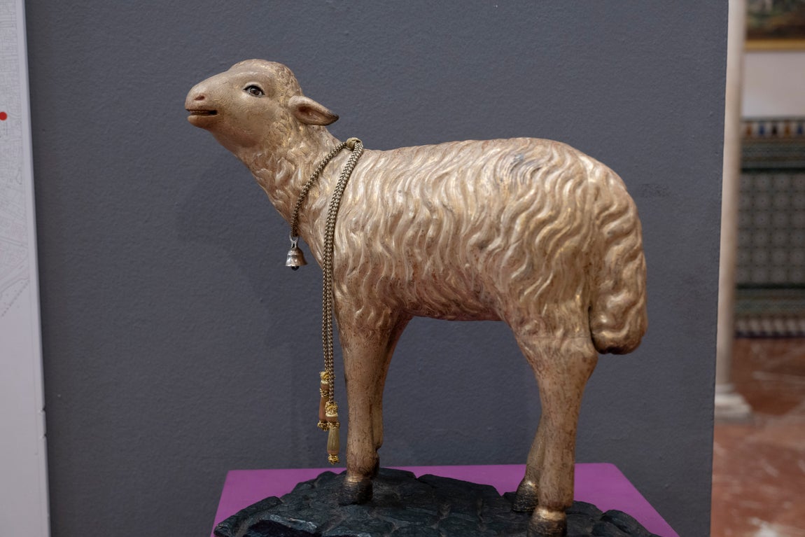 Exposición de la Pastora de Santa Marina en el Mercantil