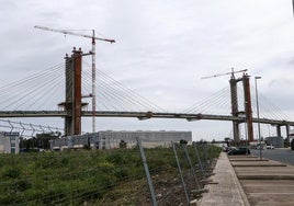 El puente del Centenario, la única gran obra que el Gobierno de Sánchez ha iniciado en Sevilla... y con mordidas