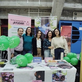 José Luis Guerrero, director de la Fundación Aproni y resto de miembros de la organización, en una jornada de concienciación