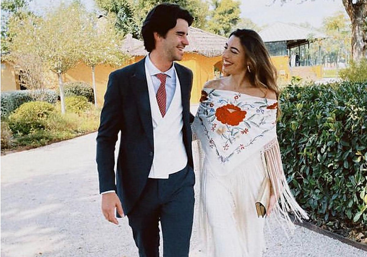 Claudia Ula y Vicente Benítez en una boda reciente