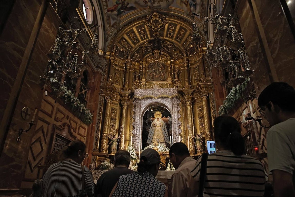 Visita de devotos a la Macarena este domingo